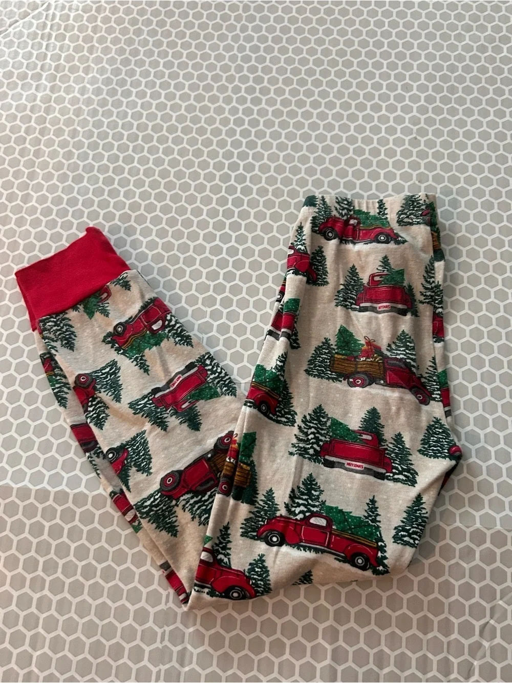 PJ Place Red Truck Print Kids Pajama Set in Cream. Size 7